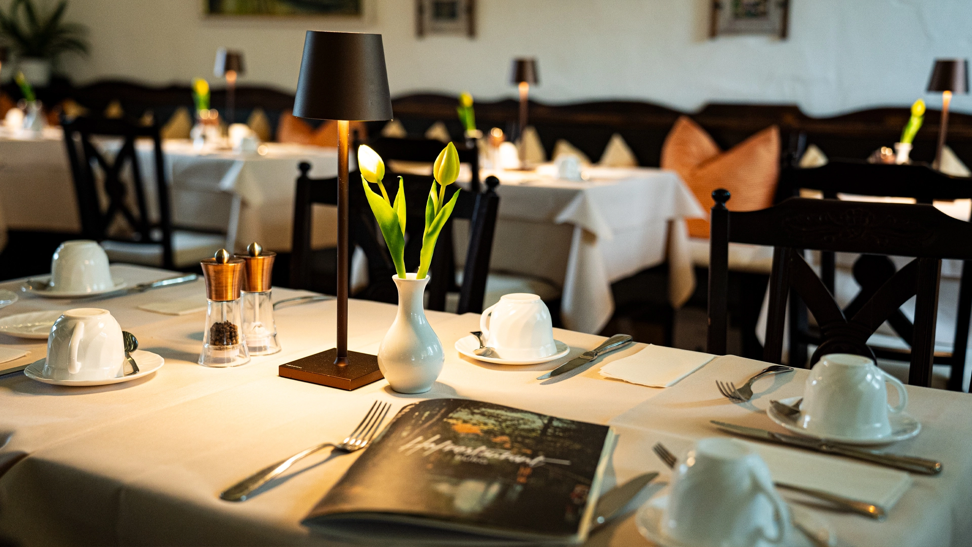 Gastraum im Hofrestaurant des Hotel Zum Schlangenkönig